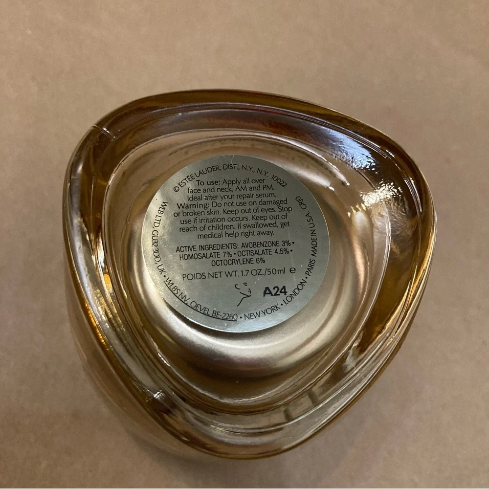 Estee Lauder cream - Picture 4 of 5